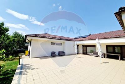 Casa / Vila cu 4 camere de vanzare