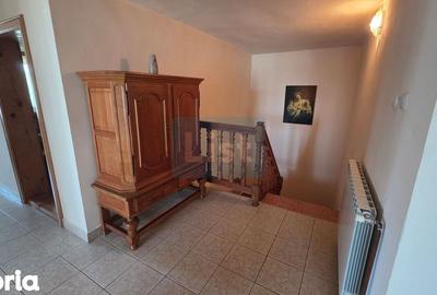 Casă cu 6 camere cu Teren 750 Mp în Schela