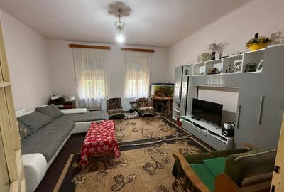 Casă cu 3 camere în Central - 1