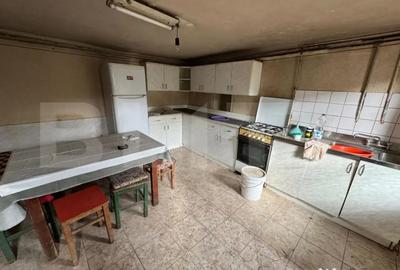 Casă cu 3 camere cu Teren 700 Mp în Central - 1