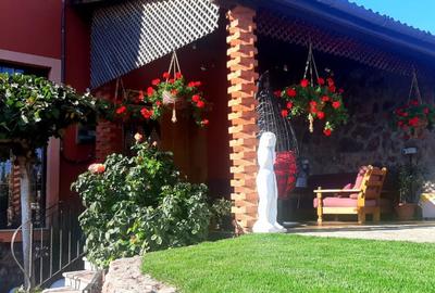 Casă cu 5 camere cu Teren 764 Mp în Grădiște - 4