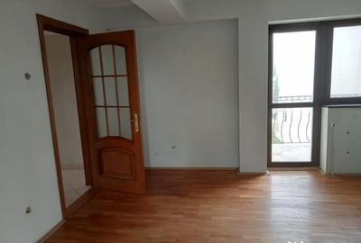 Casă cu 4 camere cu Teren 500 Mp în Bd. Coșbuc - 1