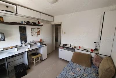 PROPRIETAR vind apartament cu trei camere in zona 1 Decembrie Ozana - 3