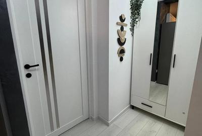 Apartament cu 3 camere semidecomandat în Calea Galați