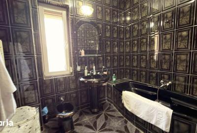 Casă cu 7 camere cu Teren 1026 Mp în Central - 1