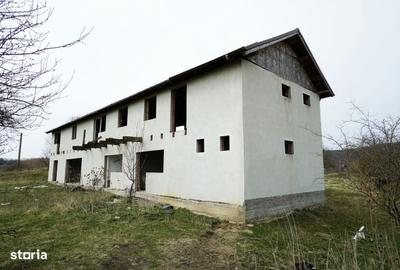 Casă cu 4 camere în Podu Oltului