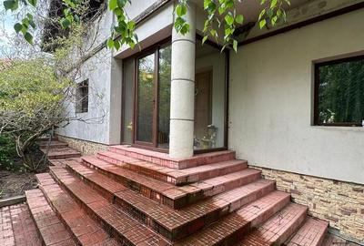 Casă cu 4 camere cu Teren 1200 Mp în Central - 1