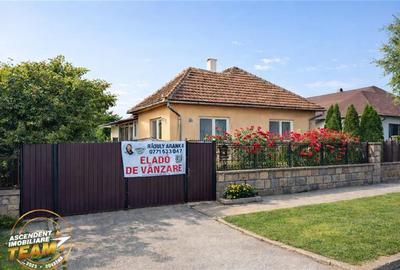 Casă individuală cu 3 camere cu Canalizare în Simeria - 1