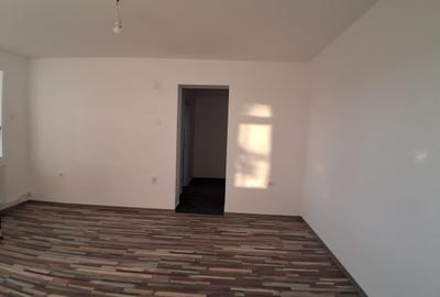 Apartament cu 2 camere semidecomandat în Podu Roș - 1