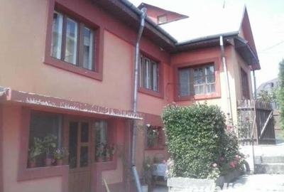 Casă cu 6 camere cu Teren 1806 Mp în Mărăcineni - 2