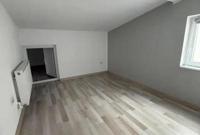 Apartament cu 4 camere decomandat în 1 Mai - 13