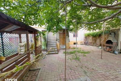 Casă cu 5 camere semidecomandat cu Teren 473 Mp în Ultracentral