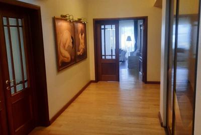 Casă cu 4 camere în Central