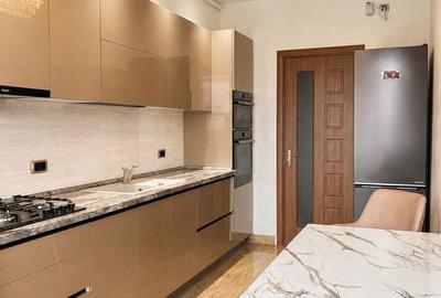 Apartament cu 2 camere decomandat în Tractorul - 11