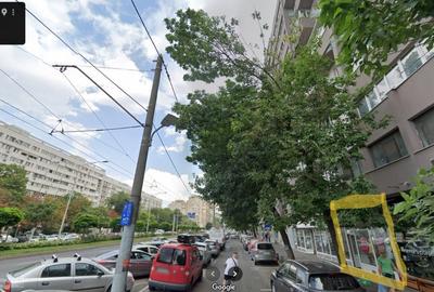 Iuliu Maniu 55, trafic auto+pietonal intens, stație STB+M în față, curent 380 - 1