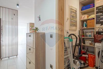 Apartament cu 4 camere decomandat, mobilat în Tractorul - 37