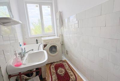Apartament cu 3 camere decomandat în Cornișa - 1