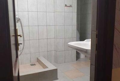 Spațiu comercial, de 80 mp, în Central - 4