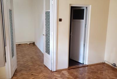 Piata Romana,Vila cu 4 camere,Amenajata,terasa,nemobilata, LIBERA! - 4