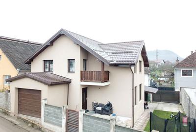 Casă cu 4 camere în Central - 1