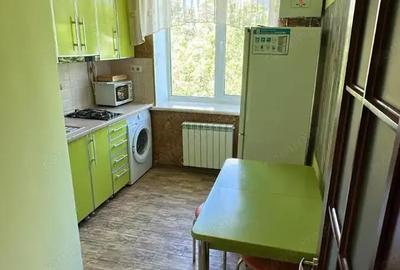 Garsonieră decomandată în Lipovei