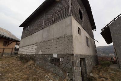 Casă individuală cu 5 camere cu Teren 4183 Mp în Secăria - 1