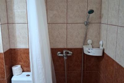 Garsonieră decomandată în Titan