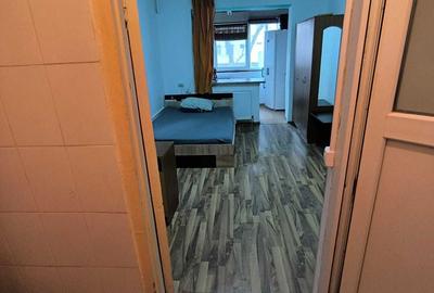 Garsonieră decomandată în Apărătorii Patriei