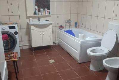 Casă cu Teren 1300 Mp în Central - 2