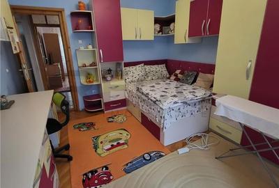 Apartament cu 3 camere decomandat în Valenta - 4