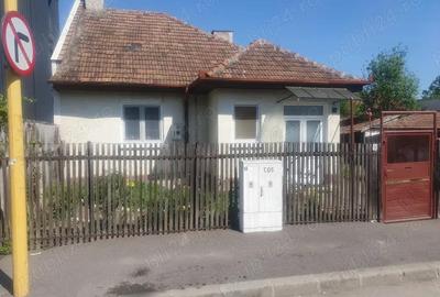 Casa ?i Teren Generos de 562 mp cu Multiple Destinatii in Cartierul Florilor, Brasov - Proprietar! - 1