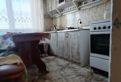 Apartament cu 3 camere semidecomandat în Independenței