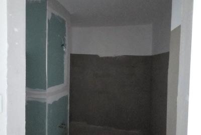 Apartament cu 3 camere decomandat în Malu Roșu