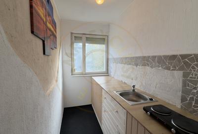 Oportunitate! Apartament 3 camere, Str. Ignisului Nr.24, Etaj III - Carei - 3