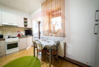 Vand/ schimb casa , 2 apartamente , curte si gradina. Teren 500 mp. - 6