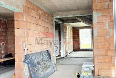 Casă cu 4 camere cu Teren 900 Mp în Uriu - 9