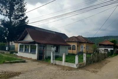 Mioveni-Titesti, Arges, Vand Casa 2 camere pe soseaua principala, pe DN 73 C-lung.