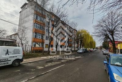Apartament cu 3 camere decomandat în Calea Moldovei