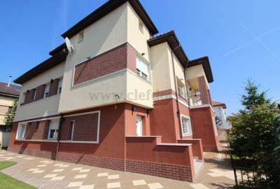 Casă individuală cu 8 camere cu Canalizare în Iancu Nicolae