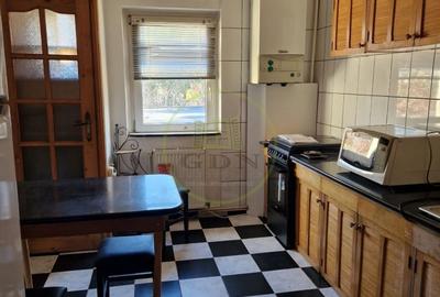 Apartament cu 4 camere decomandat, mobilat în Plopilor