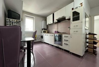 Apartament cu 2 camere decomandat în Tractorul - 4