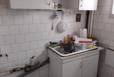 Apartament 2 camere bloc recent reabilitat strada Moldovi?a sector 4 - 9