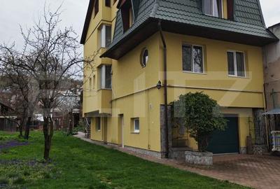Casă cu 7 camere cu Teren 608 Mp în Central - 2