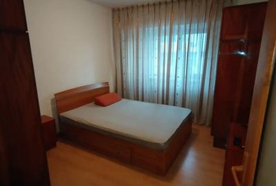 Inchiriez apartament 3 camere - 1