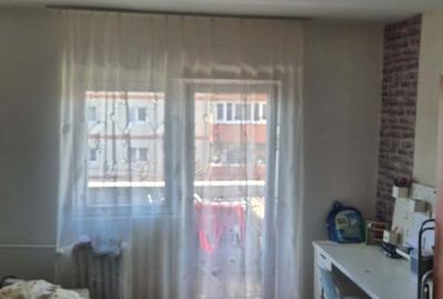 Apartament cu 3 camere semidecomandat în Grigorescu - 1