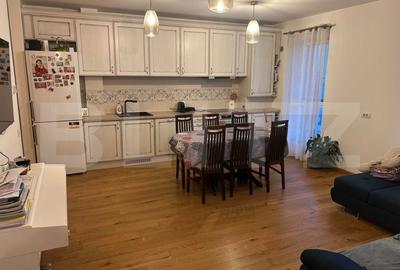 Apartament cu 3 camere semidecomandat în Florești