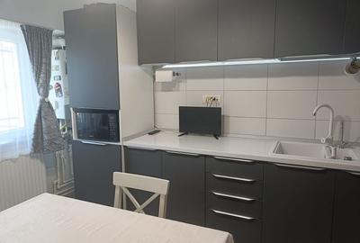 APARTAMENT 3 CAMERE DECOMANDAT CONFORT 0 ZONA POARTA 6 - 16