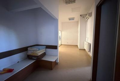 Spatiu Comercial, 205 mp, 10 incaperi, Calea Bucuresti - 17
