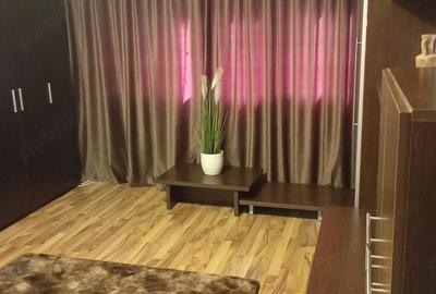 Apartament cu 4 camere decomandat în Craiovița Nouă - 1