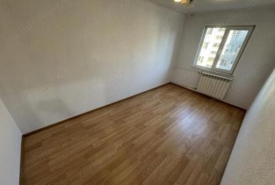Apartament cu 3 camere semidecomandat în Km 4 - 2